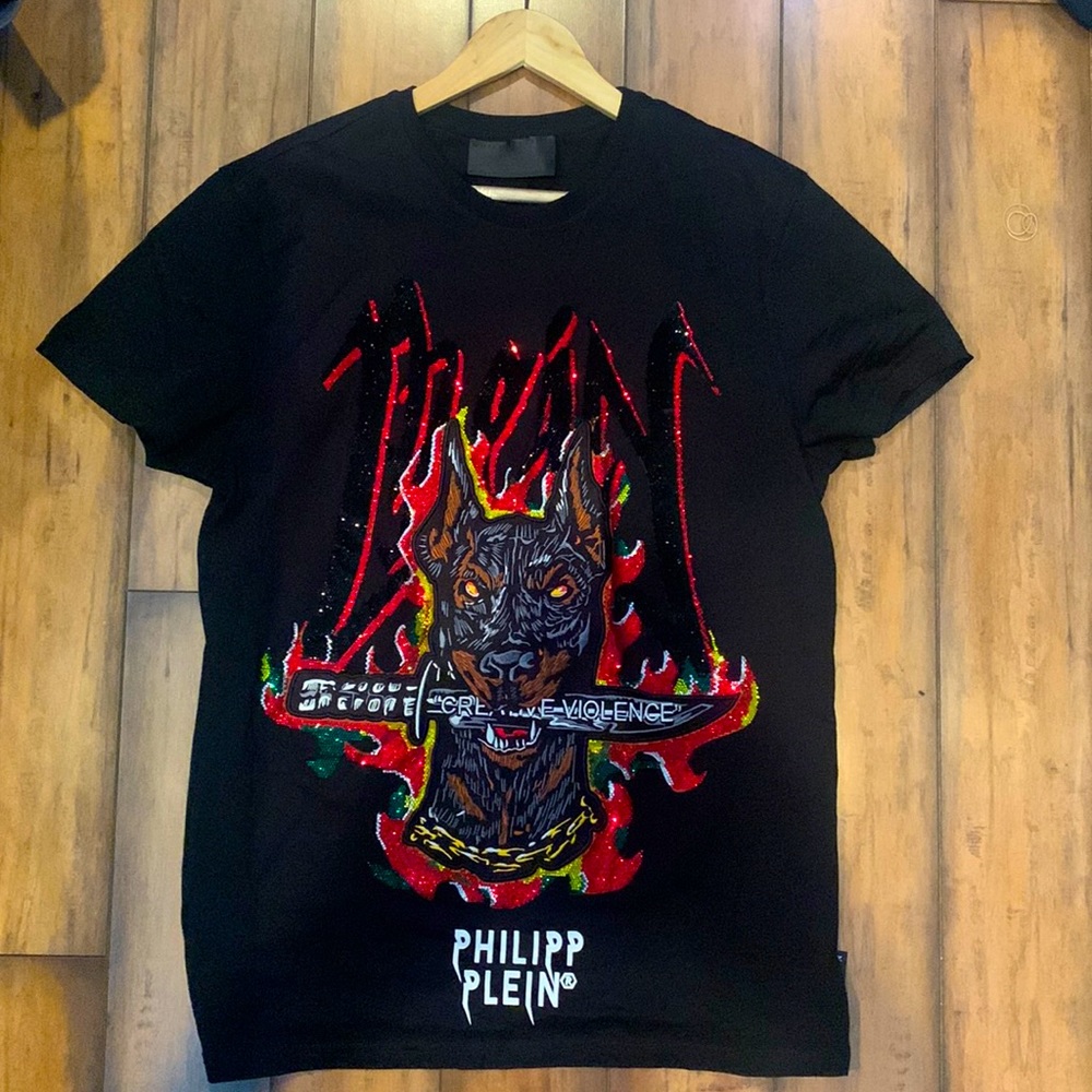 Philip Plein SS Graffiti embroidered T-shirt. Dog Crystal embellished.